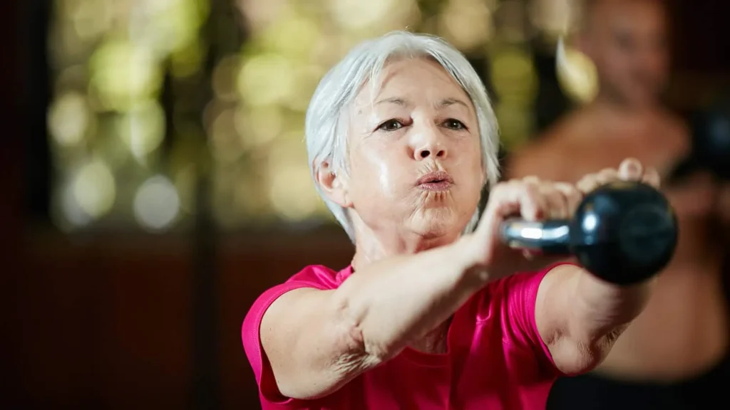 Toning Arms Without the Bulk: Is It Achievable? 1 Woman doing resistance band exercises for toned arms Redhill